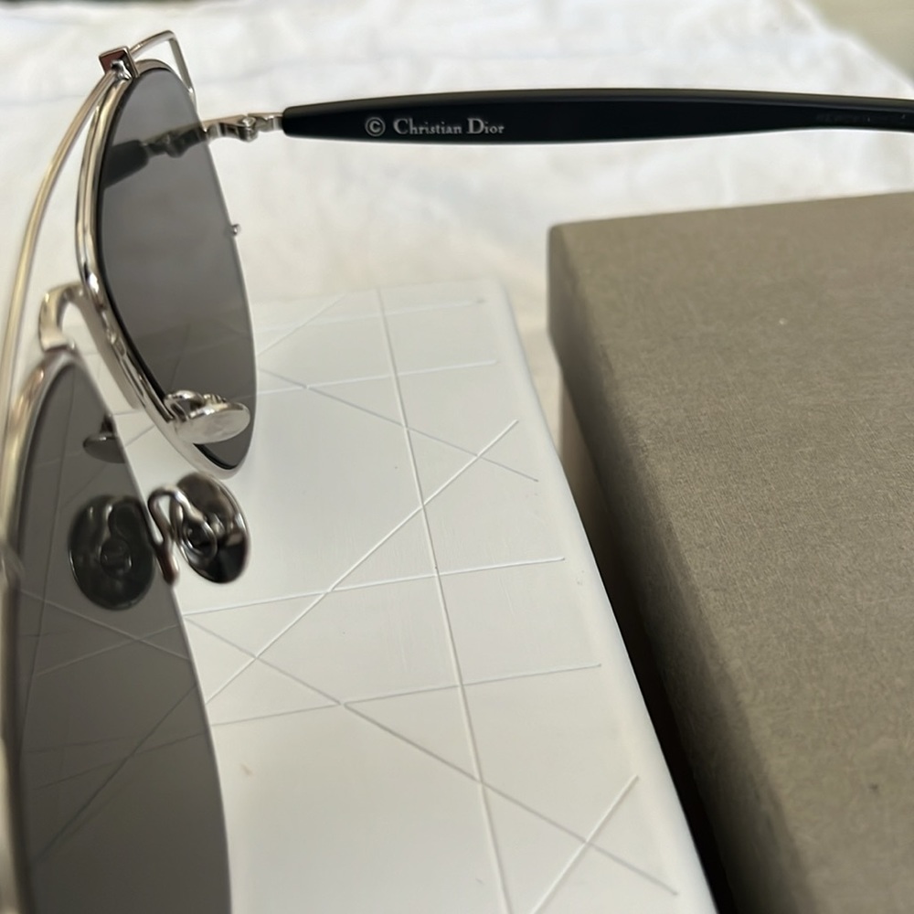 Christian Dior Mint Condition Silver sunglasses - Picture 4 of 5